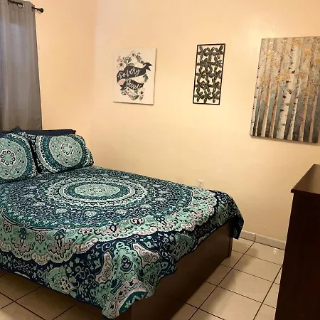 Our Cozy House In The Middle Of Miami Apartment